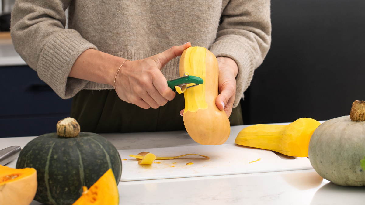 Vous galérez à éplucher la butternut ? Les chefs, eux, font juste ce ...