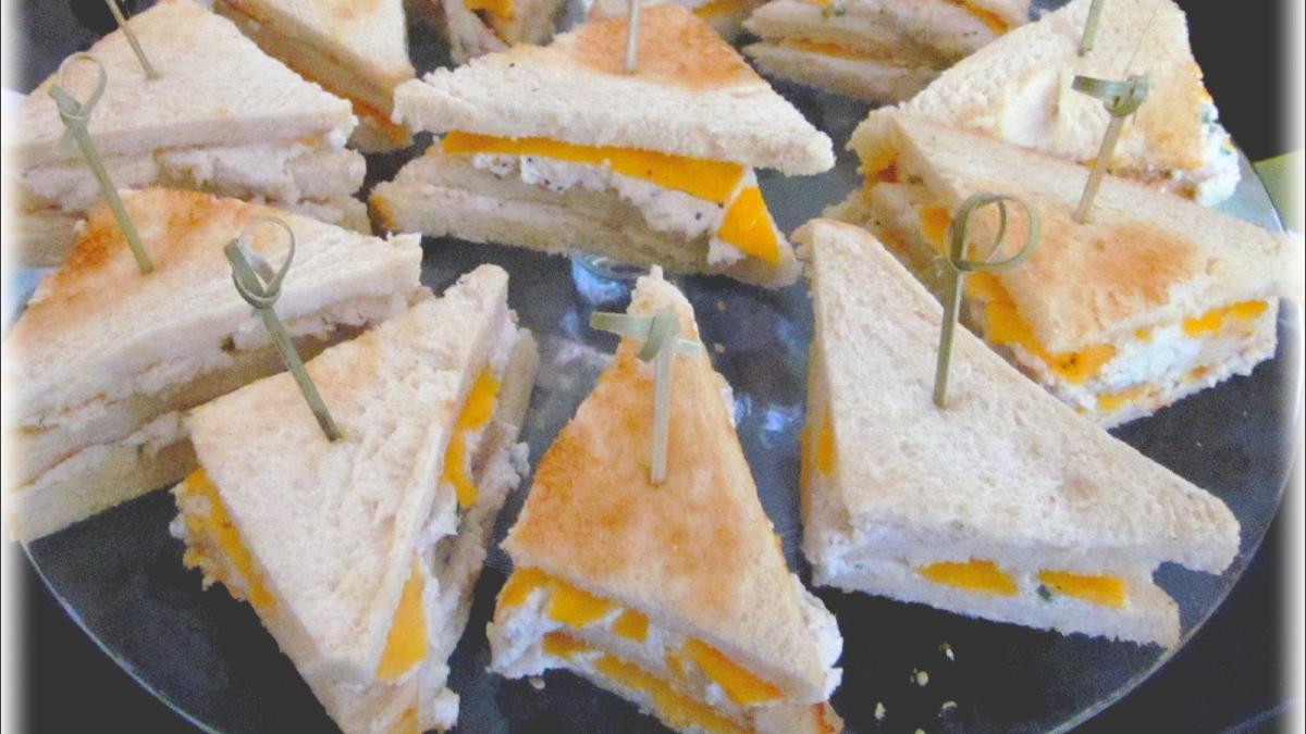 Recette - Mini club sandwich à la crème de poulet en vidéo 
