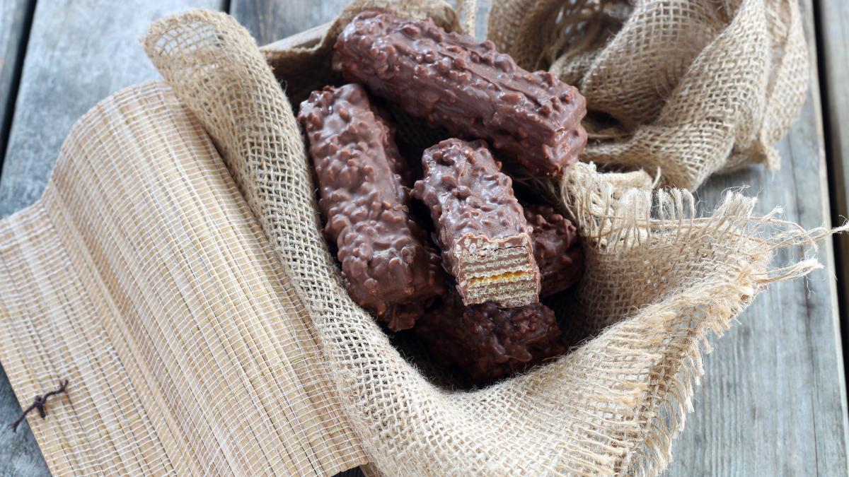 Vidéo de la recette des Snickers healthy (barres chocolat-cacahuètes  maison) - 750g 