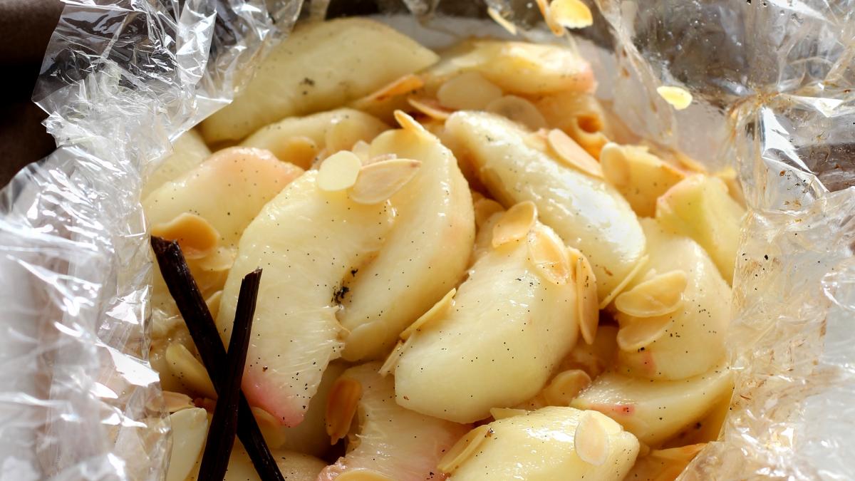 Recette - Papillotes de pêches aux amandes et à la vanille 