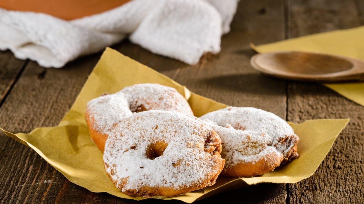 Beignet à La Poêle De Grand mère Recette - Beignets aux pommes de grand-mère en vidéo - 750g.com