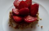 Tarte fraise-rhubarbe au muesli