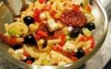 Salade froide de penne aux tomates cerise et courgettes