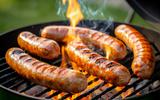 Barbecue : Un Meilleur Ouvrier de France dévoile son astuce pour réussir à tous les coups la cuisson des saucisses