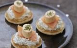 Blini de saumon fumé, chantilly aux herbes et Apérivrais Saumon