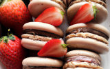 Macarons ganache chocolat blanc et fraises gariguettes