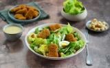 Vous allez adorer cette recette de salade césar aux nuggets végétaux