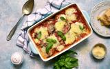 Cette recette d’aubergines à la parmigiana signée Cyril Lignac va vous donner envie de cuisiner italien