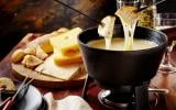 Cette fondue au reblochon de Laurent Mariotte à faire à l’intérieur d’une miche de pain va devenir votre recette favorite de l’hiver