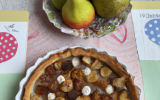 Tarte aux poires, fruits secs et macarons d'Amiens