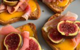 Tartines de jambon cru et figues fraîches, gaspacho de mangue