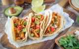 Tacos au poulet facile : la recette express et pleine de saveurs pour changer des classiques