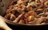 Sauté d'agneau aux champignons et aux marrons