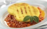 Galettes de polenta et compotée de légumes parfumée