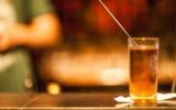 Faites aimer le thé glacé à votre homme en le transformant en cocktail