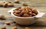 Voici ce qu’on devrait faire avant de manger des amandes selon ce gastro-entérologue