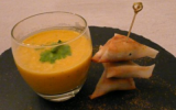 Soupe de carottes aux dattes accompagnée de ses samoussa aux petits légumes