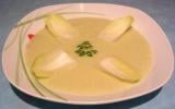 Soupe crémeuse d'endives, maroilles et gruyère râpé