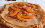 Gâteau de crêpes aux pêches