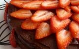 Gâteau Tentation au chocolat et aux fraises facile