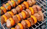 Brochettes de magret de canard aux abricots