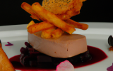 Foie gras poêlé aux chips de betteraves