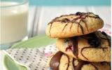 Cookies au cassis, marbrés au chocolat