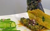 Courgette farcie au vert, fleurs en tempura