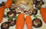 Moelleux de volaille fermière farci aux champignons, sauce morilles et carottes de Créance à la crème