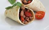 Petits chaussons de tortillas à l'agneau, tomate, oignon rouge et coriandre