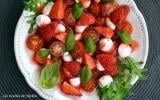 Salade de tomates, fraises et mozzarella, sauce fraises-citron vert