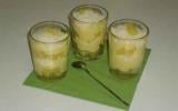 Verrines aux ananas avec pudding vanille et noix de coco râpée
