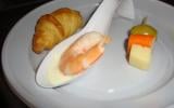 Mini croissants au saumon, crevettes et crème au curry