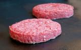 Rappel steaks hachés : vendus partout en France, une marque vient de rappeler plusieurs lots contaminés !