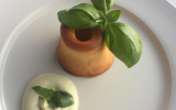 Souffle au tourteau et au poireau, basilic citron, cornet de poireau paille, crème de poireau, petit basilic