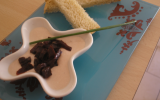 Verrines ou petites coupelles: mousse de thon et tartare de betteraves à la coriandre