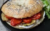 Bagel végétarien : mozzarella, aubergines et tomates confites