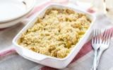 Rapide à cuire et à préparer, voici notre recette de crumble de courgettes, pesto et parmesan notée 4,8/5 par les lecteurs 750g !