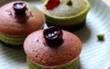 Petits cakes au matcha et au cassis