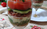 Verrines de tomates, concombre en tartare et faisselle au lait de brebis.