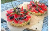 Tartines comme des tartelettes aux tomates