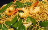 Wok de nouilles chinoises aux crevettes et poulet