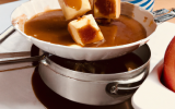 Fondue au pommes et caramel en chaud et froid