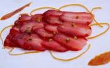 Carpaccio de fraise Guariguettes, caramel à l'orange