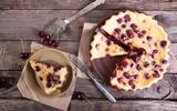 "Cette recette, je l'ai piquée chez Alain Ducasse" : Hélène Darroze partage la recette de clafoutis aux cerises qui fait l'unanimité