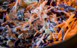 Salade de coleslaw au chou rouge et aux carottes