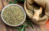 Qui y a-t-il vraiment dans les mélanges d’herbes de Provence que l’on achète ? Voici ce qu’il faut savoir pour bien choisir