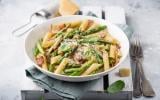 Penne aux asperges, bacon et Parmesan