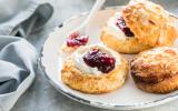 Ce week-end, laissez-vous tenter par nos scones maison croustillants et beurrés  pour le goûter !