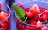 Salade de fraises, menthe et poivre noir